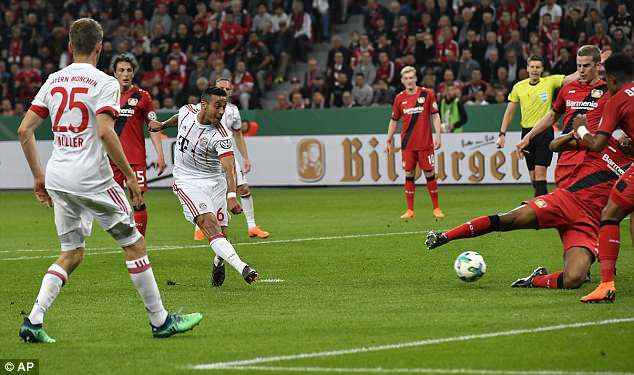 Thiago góp 1 bàn thắng cho Hùm xám. (Nguồn: AP) Bayern Munich hiên ngang vào chung kết bằng chiến thắng hủy diệt ảnh 3