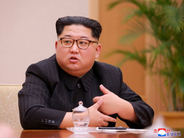Nhà lãnh đạo Triều Tiên Kim Jong-un. (Nguồn: AP) Nhà lãnh đạo Triều Tiên gợi ý xây dựng lộ trình phi hạt nhân ảnh 1
