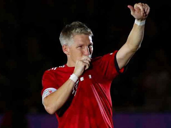 Schweinsteiger ghi bàn trong trận Bayern đánh bại Chicago Fire ảnh 7