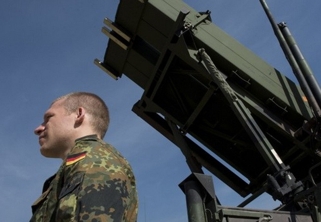 Chính phủ Đức cấp phép bán số vũ khí trên 6 tỷ euro trong năm 2017 ảnh 1