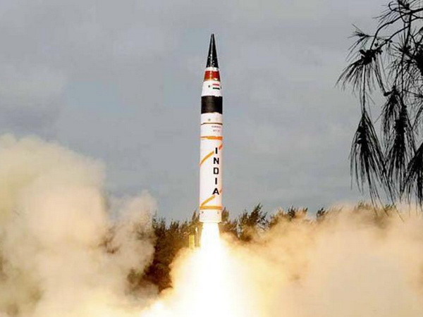 Ấn Độ bắn thử tên lửa Agni II đạn đạo tự chế tạo từ đảo Abdul Kalam ảnh 1