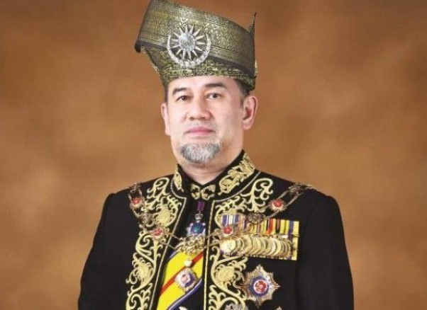 Quốc vương Malaysia tự nguyện cắt giảm lương nhằm kiểm soát nợ công ảnh 1