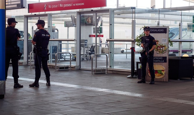Tây Ban Nha: Cảnh sát phong tỏa nhà ga ở Barcelona vì nghi có bom ảnh 1