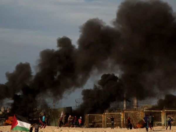 Quân đội Israel tấn công gần 20 mục tiêu quân sự tại Dải Gaza ảnh 1