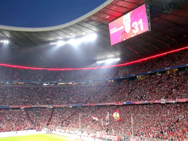 Schweinsteiger ghi bàn trong trận Bayern đánh bại Chicago Fire ảnh 13