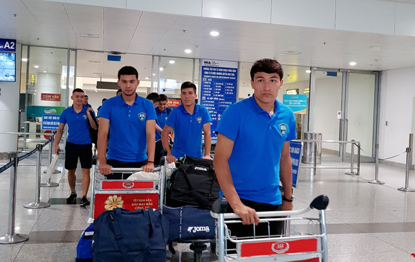 U23 Uzbekistan đặt chân đến Hà Nội, chờ tái đấu U23 Việt Nam ảnh 1