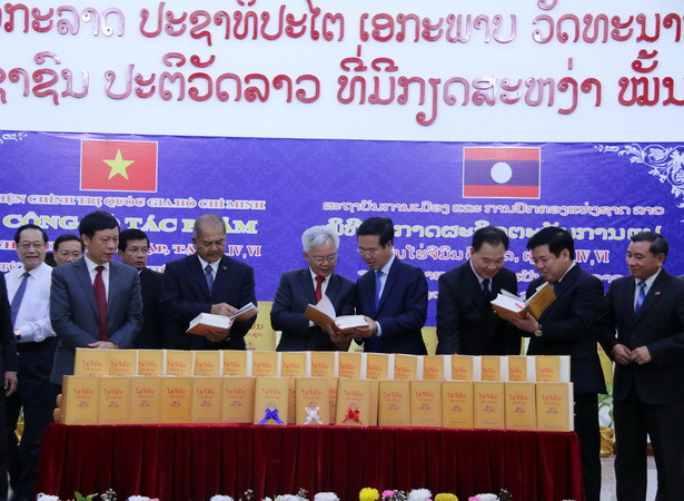 Công bố tác phẩm Hồ Chí Minh toàn tập các cuốn 2, 4 và 6 tiếng Lào ảnh 1
