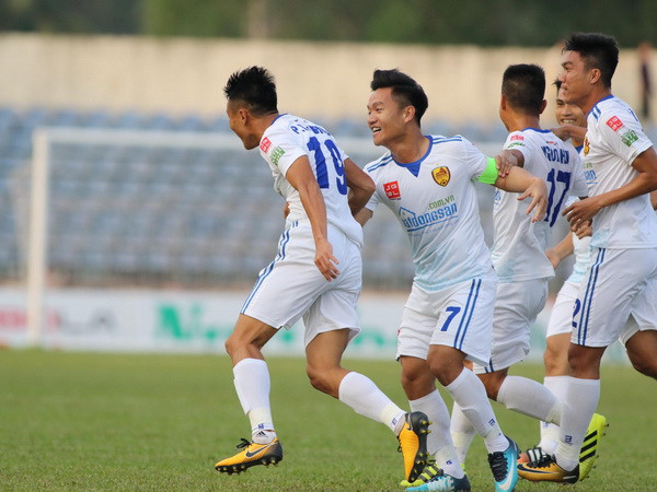 V-League: Quảng Nam hạ FLC Thanh Hóa, Quảng Ninh lên ngôi đầu ảnh 1