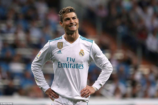 Ronaldo lại giải cứu Real Madrid. (Nguồn: Reuters) Ronaldo lập công, Real Madrid thoát thua ngay trên sân nhà ảnh 1