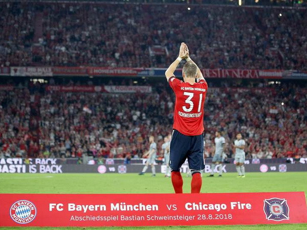 Schweinsteiger ghi bàn trong trận Bayern đánh bại Chicago Fire ảnh 18