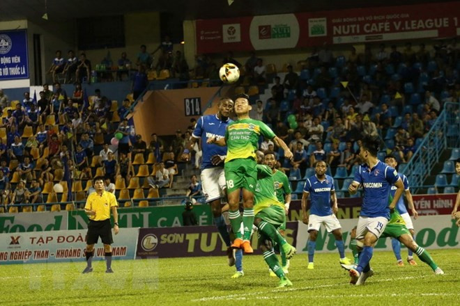 V-League: Hà Nội cách ngôi vương 3 điểm, nóng cuộc đua trụ hạng ảnh 1