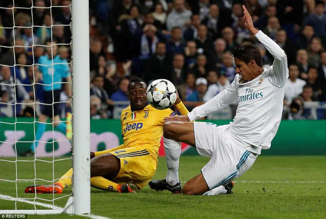 Matuidi khiến Real lo lắng với bàn gỡ hòa 3-3 sau hai lượt trận. Trọng tài cứu Real ở phút 90+7 trong trận cầu "siêu điên rồ" ảnh 3