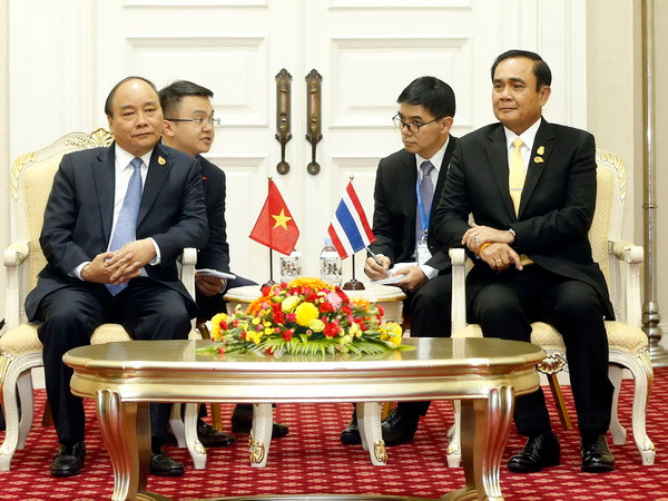 Thủ tướng Nguyễn Xuân Phúc gặp Thủ tướng Thái Lan Prayut Chan-ocha ảnh 1