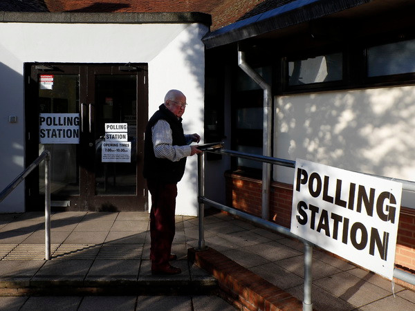 Cử tri Anh đã bắt đầu bỏ phiếu trong cuộc bầu cử địa phương ảnh 1