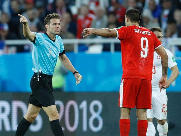 Trọng tài Đức Felix Brych bị FIFA loại... chỉ sau 1 trận bắt chính ảnh 2