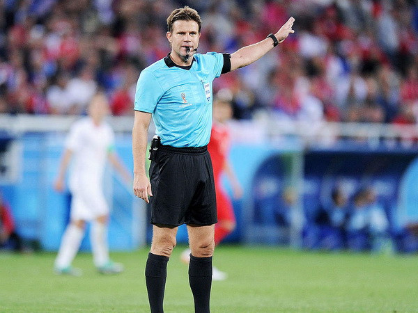 Trọng tài Đức Felix Brych bị FIFA loại... chỉ sau 1 trận bắt chính ảnh 1