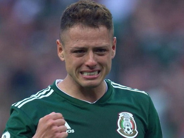 Cận cảnh Chicharito bật khóc sau chiến thắng trước nhà vô địch Đức ảnh 1