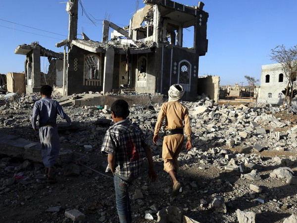 Liên quân Arab bắn hạ 2 tên lửa đạn đạo của phiến quân Houthi ảnh 1