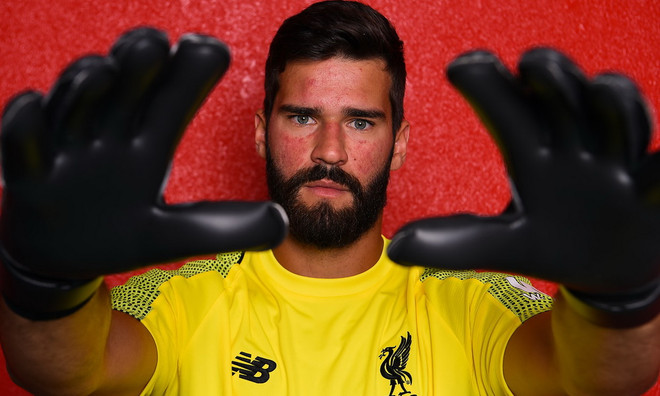 Liverpool chính thức sở hữu thủ thành đắt giá nhất thế giới ảnh 1