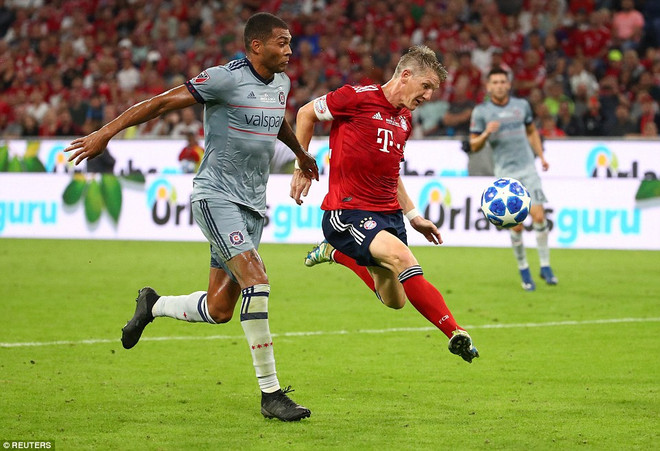 Schweinsteiger ghi bàn trong trận Bayern đánh bại Chicago Fire ảnh 5