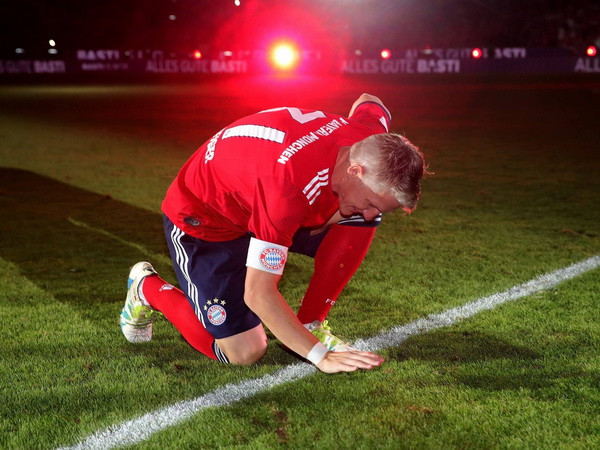 Schweinsteiger ghi bàn trong trận Bayern đánh bại Chicago Fire ảnh 8