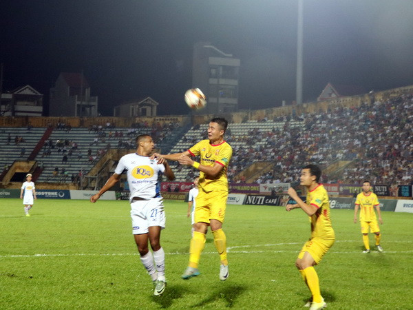 CLB Nam Định nhận án phạt trước thềm 'cuộc chiến sinh tử' ảnh 1