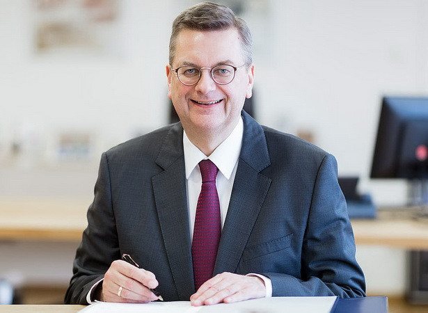 Chủ tịch DFB Grindel nói gì sau khi Oezil từ giã đội tuyển Đức? ảnh 2