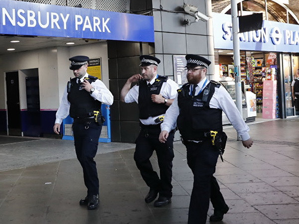 Cảnh sát Anh điều tra thông tin gói đồ khả nghi tại London ảnh 1