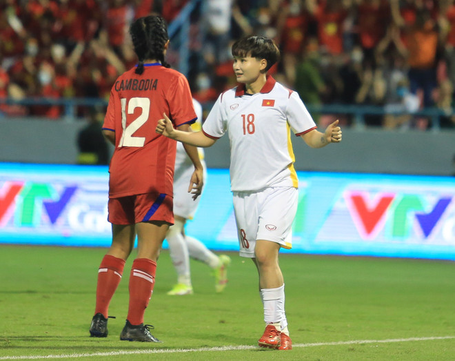 Đánh bại Campuchia 7-0, tuyển nữ Việt Nam vào bán kết với ngôi đầu ảnh 2