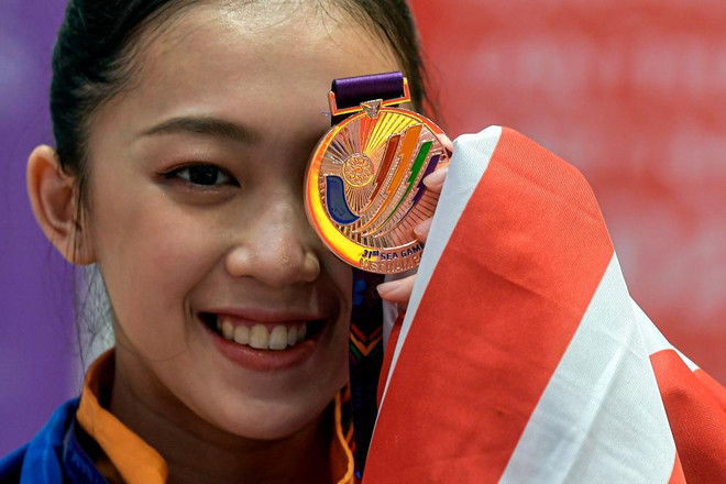 SEA Games 31: Nữ võ sỹ Malaysia dành huy chương tặng người mẹ quá cố ảnh 1