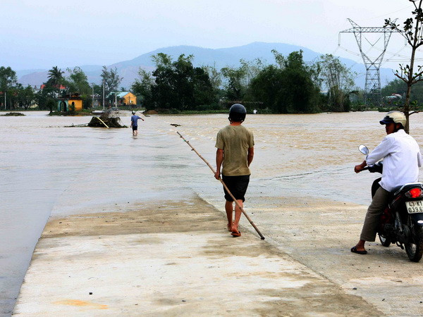 Mưa lũ làm 33 người chết và mất tích, 3 người bị thương ảnh 1