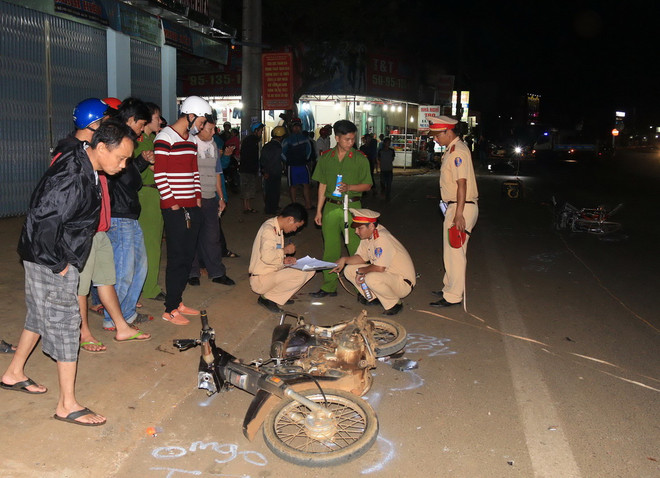 Xe công nông gây ra tai nạn liên hoàn khiến ba người nguy kịch ảnh 1
