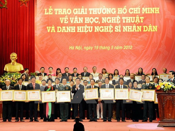 Tiếp tục lấy ý kiến nhân dân về việc xét tặng danh hiệu nghệ sỹ ảnh 1