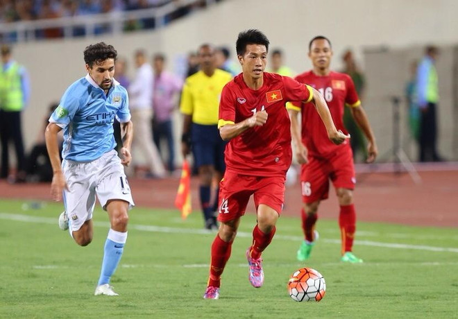 Cận cảnh "mưa bàn thắng" trong trận cầu Việt Nam - Man City ảnh 1