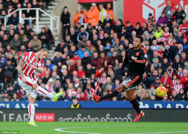 Cận cảnh chiến thắng của Stoke City trước Manchester United ảnh 1