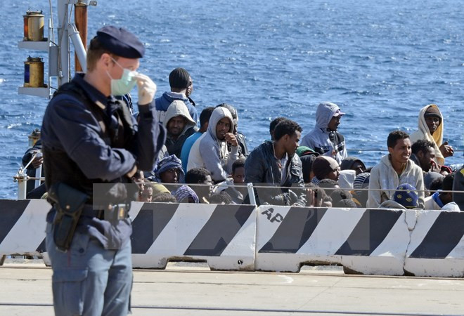 Số người chết trong vụ đắm tàu ở Địa Trung Hải tăng lên 800 ảnh 1