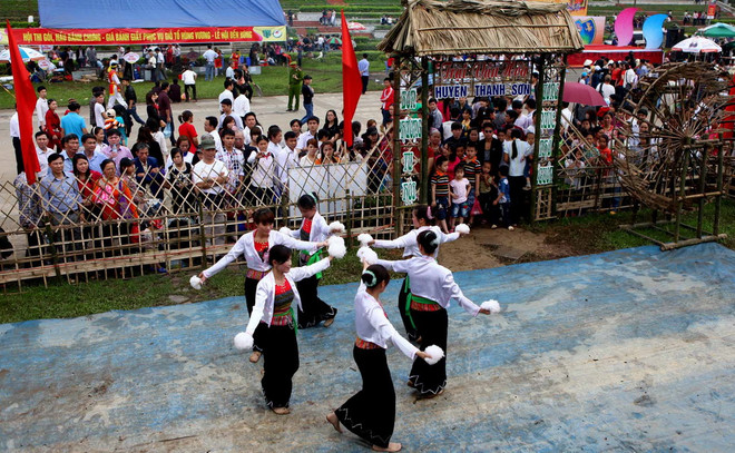 Tôn vinh 57 công trình văn nghệ dân gian xuất sắc năm 2015 ảnh 1