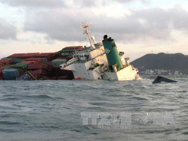 Bà Rịa-Vũng Tàu: Tiếp tục tìm kiếm container trôi dạt ảnh 1