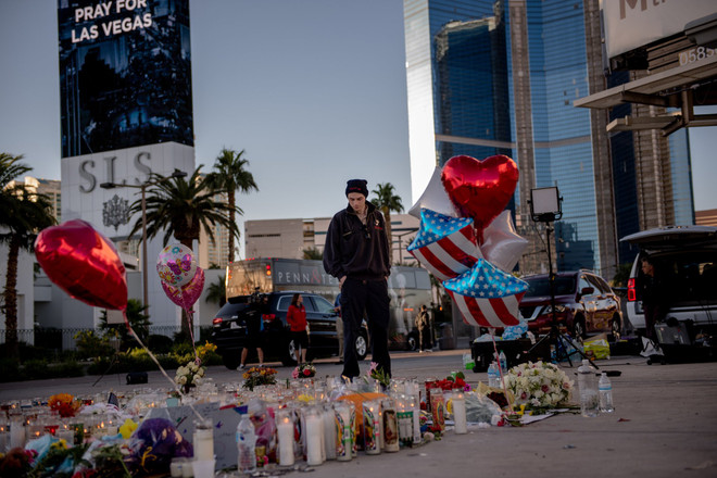 FBI: Không có bằng chứng về khủng bố trong vụ xả súng ở Las Vegas ảnh 1
