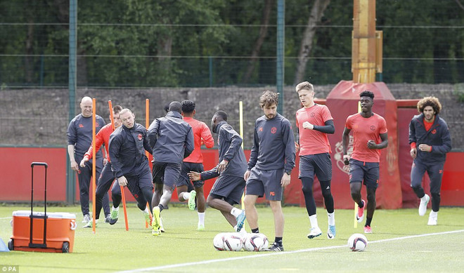 M.U hủy họp báo sau vụ đánh bom liều chết ở Manchester Arena ảnh 4