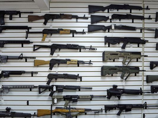 Kỷ lục về đề nghị kiểm tra lý lịch người mua súng ngày 'Black Friday' ảnh 1