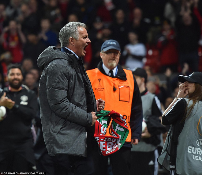 Jose Mourinho phát cuồng sau khi cùng M.U giành vé chung kết ảnh 3