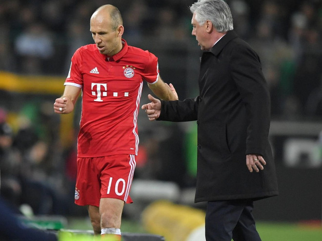 Arjen Robben "nổi đóa" khi bị HLV Carlo Ancelotti rút khỏi sân ảnh 1