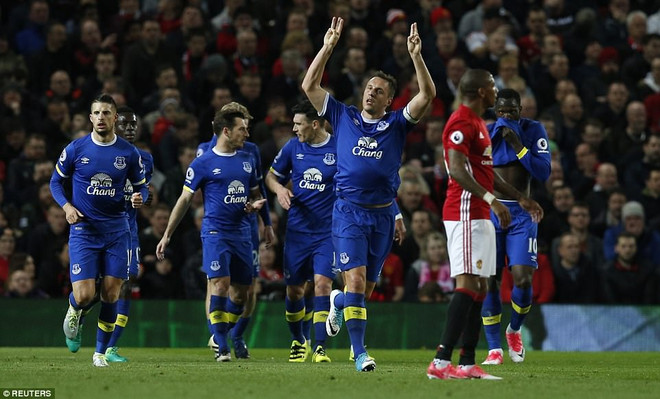 Ibra lập công giúp M.U thoát thua trước Everton ở phút bù giờ ảnh 2