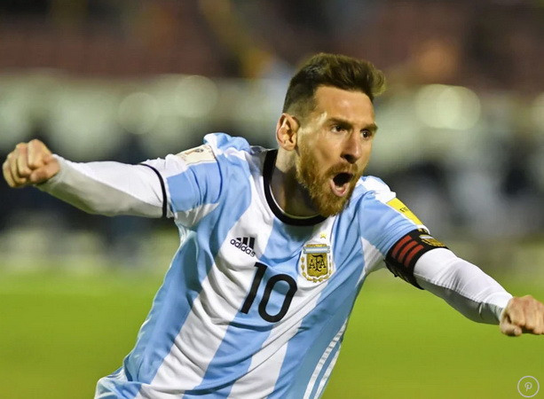 Messi đã có trận đấu cực hay tại vòng loại World Cup 2018. (Nguồn: Getty Images) Lionel Messi thoát khỏi cái bóng của Diego Maradona ở Quito ảnh 1