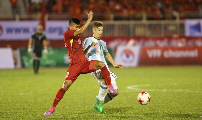 Cận cảnh pha lập công của Đức Chinh vào lưới U20 Argentina ảnh 1