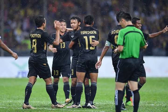 Thủ môn U22 Malaysia “dâng” huy chương vàng cho U22 Thái Lan ảnh 3