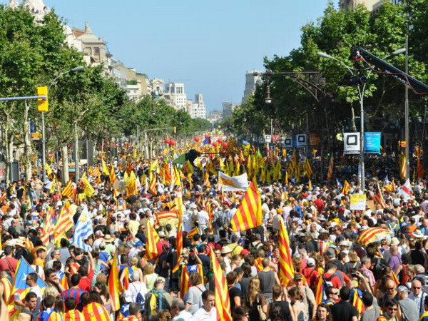 Cơ quan lập pháp vùng Catalonia thông qua dự luật gây tranh cãi ảnh 1