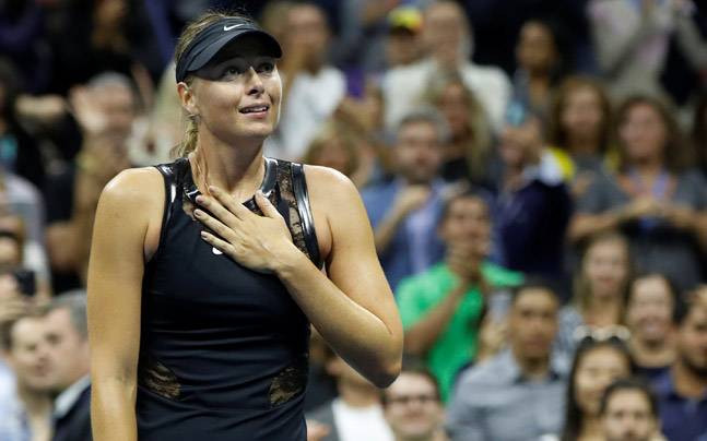 "Búp bê Nga" Sharapova rơi lệ sau khi đánh bại Simona Halep ảnh 1