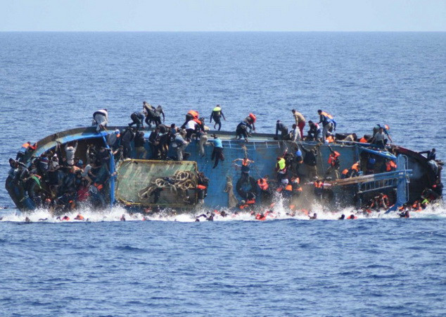 Chìm tàu ngoài khơi Libya, gần 100 người di cư mất tích ảnh 1